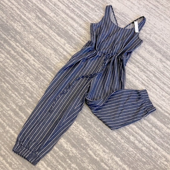 Anthropologie Drew
Jumpsuit Jogger denim size L stripped pattern sleeveless - Picture 2 of 9